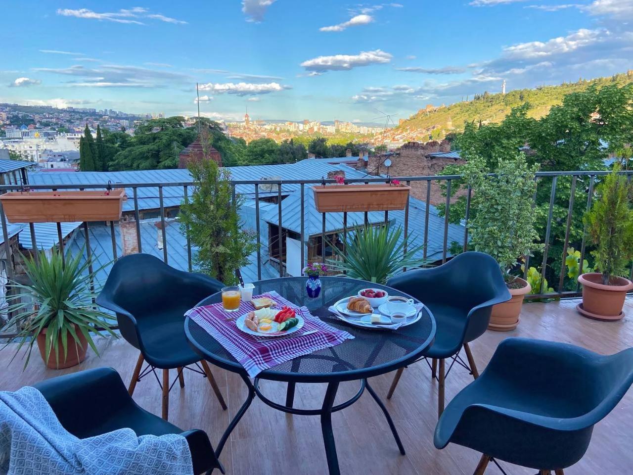 Hotel "Tbilisi Tales" In The Heart Of The Old City Eksteriør billede